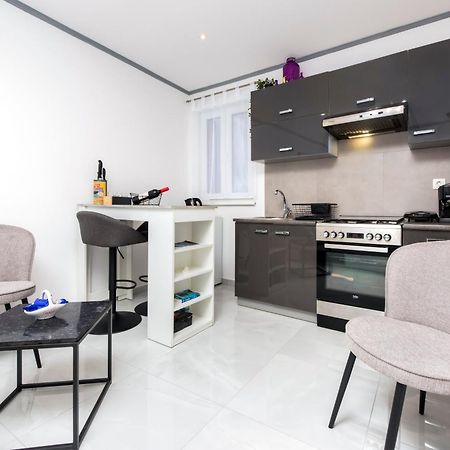 Apartment Leo 로비니 외부 사진
