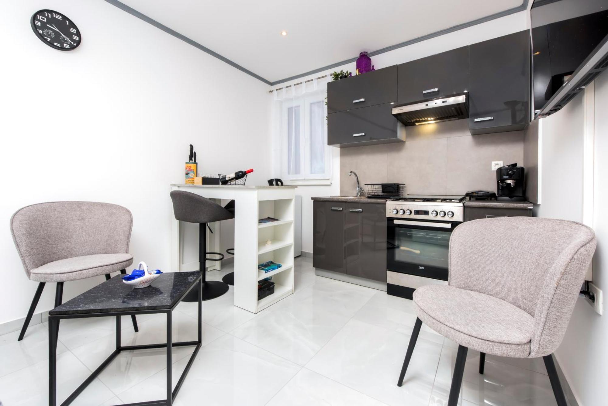 Apartment Leo 로비니 외부 사진